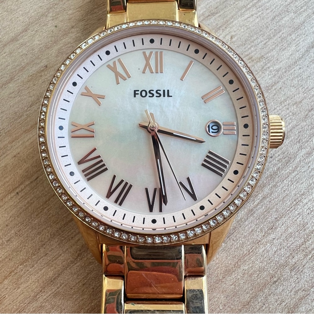 Fossil ladies mother of pearl rose gold tone dress Watch NEW BATTERY
